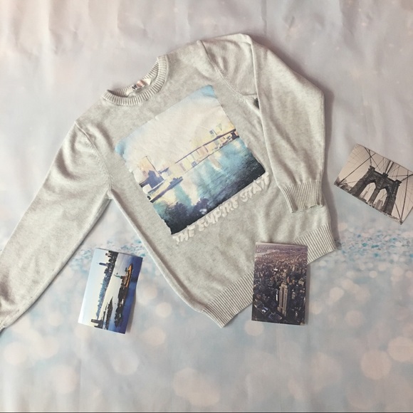 H&M “ Empire State “ light sweater - Picture 2 of 5